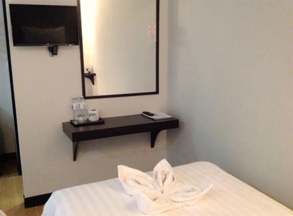 เบสิค ไลน์ @ ลอยเคราะห์ โรงแรม 2*