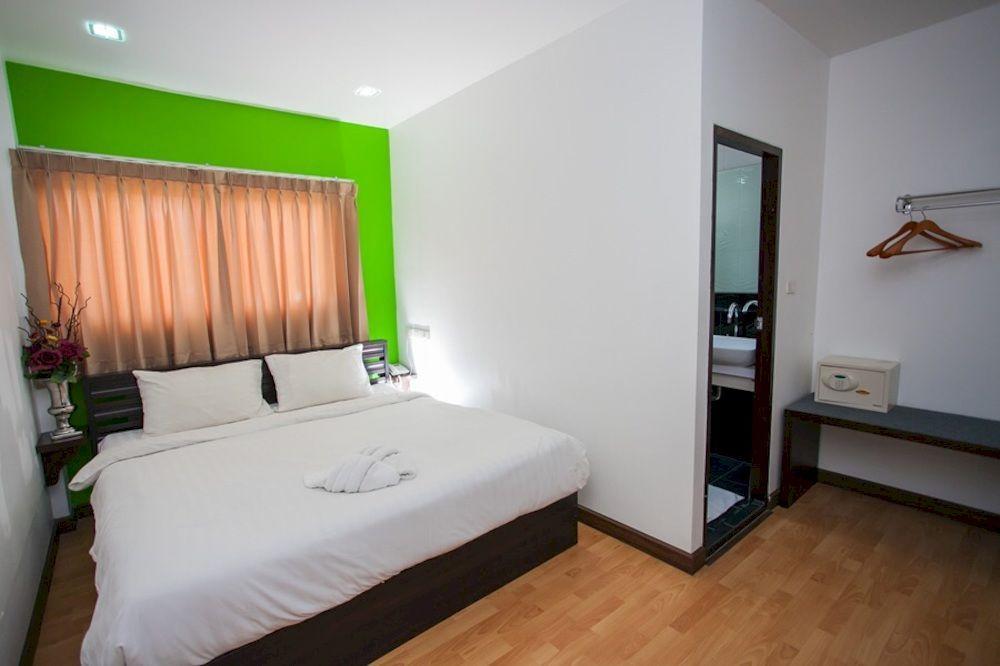 เบสิค ไลน์ @ ลอยเคราะห์ โรงแรม 2*
